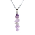 Detailansicht der handgefertigten Halskette mit natürlichen Amethyst-Steinen und Silberkette - Amethyst