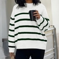 Damen Strickpullover mit grünen Streifen auf weißer Basis und Rundhalsausschnitt - S / Grün-Weiß gestreift
