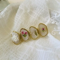 Pinza de pelo vintage francesa con rosas bordeadas en oro y resina sobre encaje - Borde Dorado Flor Vintage (Blanco) / Blanco