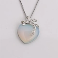 Collar de lazo plateado con colgante de corazón de ópalo traslúcido para joyería elegante - Opale Sintético Blanco + 60CM Cadena de Cuerda de Acero Inoxidable