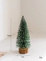 Mini 15cm grüner beflockter Weihnachtsbaum mit Holzsockel und verschneiten Ästen - 15cm Beflockter Baum