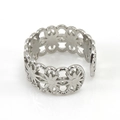 Anillo ajustable de acero calado con intrincado patrón floral geométrico en color plata - Abierto Ajustable / Color Acero