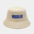 Détail du bob en toile kaki avec texte MODULAR bleu et coutures précises sur le bord - M (56-58cm) / Kaki