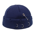 Berretto docker hip-hop in maglia blu scuro con anelli metallici e spilla di sicurezza - M(54-60cm) / Blu navy