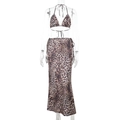 Detalle de falda larga con estampado de leopardo y conjunto de bikini halter en marrón - S / Estampado de leopardo