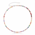 Collier en zircone arc-en-ciel avec gemmes carrées sur une chaîne en métal argenté - Or Blanc