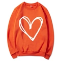 Leuchtend orangefarbenes Langarm-Sweatshirt mit weißem handgezeichnetem Herzprint - Orange