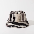 Dettaglio ravvicinato della morbida trama di un cappello da pescatore zebrato - M(56-58cm) / Nero (Motivo Zebra Nero e Grigio)