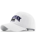 Berretto da baseball in cotone bianco con ricamo New York blu visto di profilo - Bianco