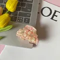Elegant flower hair claw clip in pink marbled acetate with golden flower center - Pink Floral