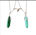 Collane magnetiche di coppia con ciondoli esagonali verdi e blu e catenina in metallo argento - Verde Malachite + Turchese