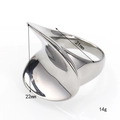 Minimalistischer silberner breiter Ring im Liquid-Metal-Stil für Damen, Größe 22mm x 21mm - US 6 / Stahlfarbe