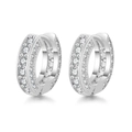 Dettaglio di orecchini a cerchio argento con doppia fila di cristalli di zirconia cubica - Cerchio Incassatura a Pavé / Argento