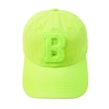 Detail der neongelben Baseballkappe mit grünem Chenille-Patch-Buchstaben B Design - Verstellbar / Neon-Gelb-Buchstabe B