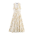 Elegante mouwloze maxi-jurk met goudfolie textuur en V-hals, getailleerde taille - S / Melkwit/Goud
