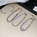 Dettaglio del set di 4 bracciali in argento con ciondoli in cristallo e catene metalliche - Set da 4 pezzi - Argento