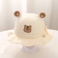 Dettaglio del cappello da sole per neonati con ricamo orsetto e orecchie 3D in cotone beige - 46cm(5-15 mesi) / Giallo-Orso