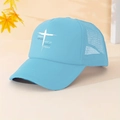Dettaglio del cappello trucker azzurro che mostra i pannelli in rete e la stampa - Taglia unica / Celeste