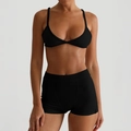 Set yoga Y2K da donna nero in maglia a coste con reggiseno e pantaloncini a vita alta - S / Nero