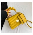 Borsa a tracolla trapuntata gialla con chiusura a cuore, manico a nuvola e portamonete - Giallo
