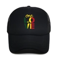 Cappello trucker nero con stampa One Love e rete traspirante per la protezione dal sole - M (56-58cm) / Nero