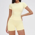 Ensemble de fitness jaune clair sans couture avec haut côtelé et short de yoga taille haute - XL / Haut Et Bas / Manches Courtes + Short / Jaune Clair de Lune