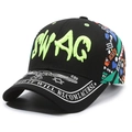 Gorra de béisbol negra con bordado SWAG verde y paneles de colores geométricos - Ajustable / Negro con letras verdes