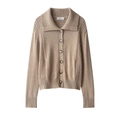 Damen Strickjacke in Khaki mit Reverskragen und Knöpfen auf weißem Hintergrund - S / Aprikose