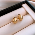 French vintage style wrinkled oval pearl metal earrings in elegant golden finish - 14K Gold (Water Drop Style)