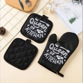 Black kitchen oven mitt and pot holder set with Queen OF THE Kitchen print text - Black/Queen Of The Kitchen