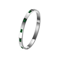 Dettaglio del bracciale rigido in argento lucido con cinque pietre rettangolari verdi - Argento (Strass Verde)
