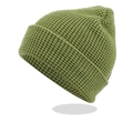 Detalle de gorro verde de punto gofrado con textura de doble capa y borde doblado - Verde Militar