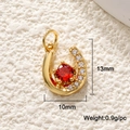 Pendentif fer à cheval plaqué or exquis avec pierre rouge et accents de zircone - Fer à Cheval en Zircone Rouge