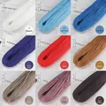 Detalle de nueve opciones de colores de cuerda trenzada para pendientes de aro de acero - Azul Real