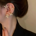 Ear cuff floreale dorato con cristalli brillanti e perla bianca per orecchi senza buco - Fiore Dorato Con Perla e Nappa Singolo (30#)