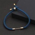 Bracelet ajustable en corde tressée bleue avec fermoir doré sur cuir noir élégant - Bleu