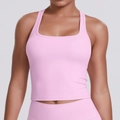 Détail du débardeur de yoga rose montrant le tissu élastique et la coupe ajustée sport - Rose Sakura