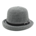 Chapeau cloche élégant en tricot gris avec lanière en cuir noir et boucle pour femme - M (56-58cm) / Gris