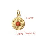 Pendente vintage in acciaio inossidabile dorato con pietra rossa e texture a raggi - Pendente Circolare con Pietra Rossa