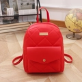 Schicker roter Stepprucksack mit Rautensteppung und goldenen Metalldetails - Rot