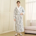Dicker graublauer Zweischicht-Bademantel mit weißem Jacquard-Muster und Plüsch-Besatz - Hellgrau (Herren)