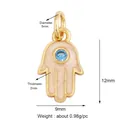 Hamsa Hand Anhänger in Rosa Emaille und vergoldetem Kupfer mit blauem Zirkonstein - M599468-hautrosa / Fleischrosa