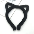 Detalle de diadema con orejas de gato en felpa negra con textura suave de piel sintética - Oreja de gato / Corto / Negro