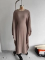 Elegant solid brown long-sleeve maxi dress with batwing sleeves and textured fabric - S / Stone Grey