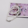 Catena minimalista in perline acriliche bianche con moschettone argento per borse - 120cm con chiusura / Bianco luminoso