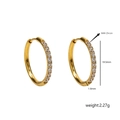 Dettaglio degli orecchini a cerchio dorati con zirconi AAA e diametro di 19,5 mm - Stile a cerchio in zirconi da 19,5 mm (EH15562) / Oro