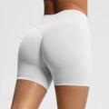 Détail du short de fitness blanc sans couture à taille haute et texture côtelée - Beige Plume