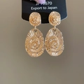 Detail of golden oval earrings featuring a unique spiral texture and teardrop design - Alloy/S925 Silver Pin / Gold Swirl (HE28953)