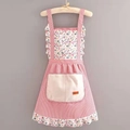Tablier en toile rayé rose avec détails floraux et poches essuie-mains pour cuisine - Rayures Fines (Avec Poches Essuie-Mains) / Rose