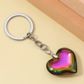 Dettaglio portachiavi a cuore in resina 3D con effetto laser arcobaleno colorato - Nero